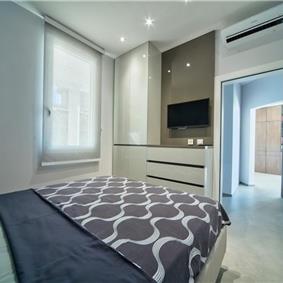 6 bedroom villa with pool and roof terrace, Sveti Stefan, sleeps 12
